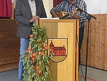 Bürgermeister Bernhard Knörzer und Wolfgang Graf beim Singen