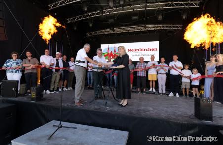 Symbolische Inbetriebnahme des Netzes durch Ministerin, Landrat und Bürgermeister