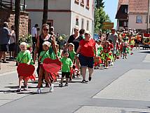 Katholischer Kindergarten beim Kirschenfestumzug