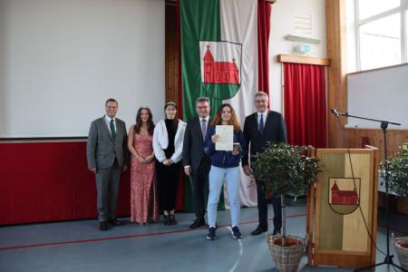 Minister Peter Hauk, Kirschhoheiten, Landrat Dr. Achim Brötel, Bürgermeister Knörzer und Blutspenderin Nicole Weinreich